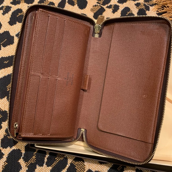 2013 Authentic Louis Vuitton Continental Wallet - Picture 2 of 7